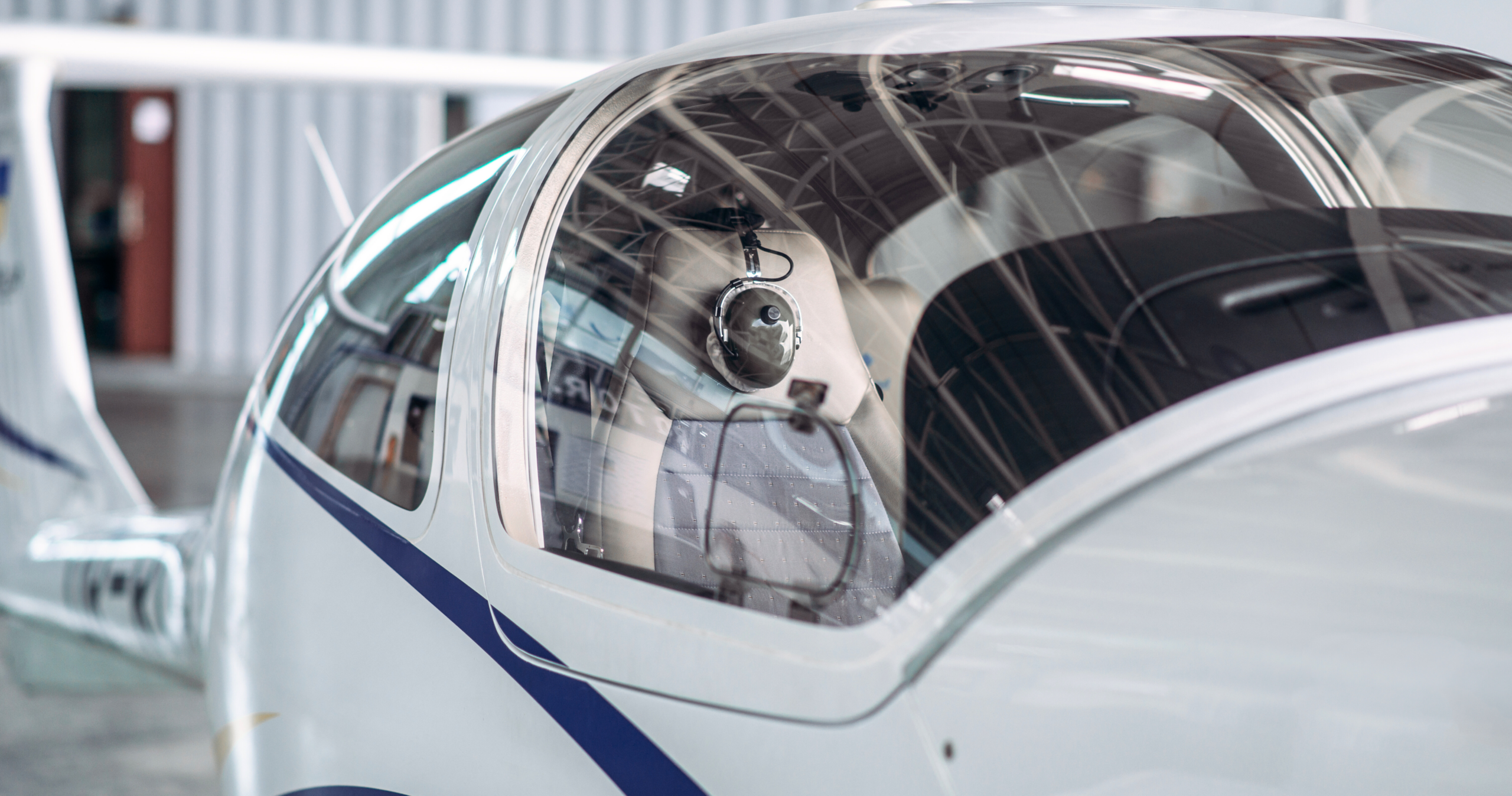 Aircraft acrylic window polishing
